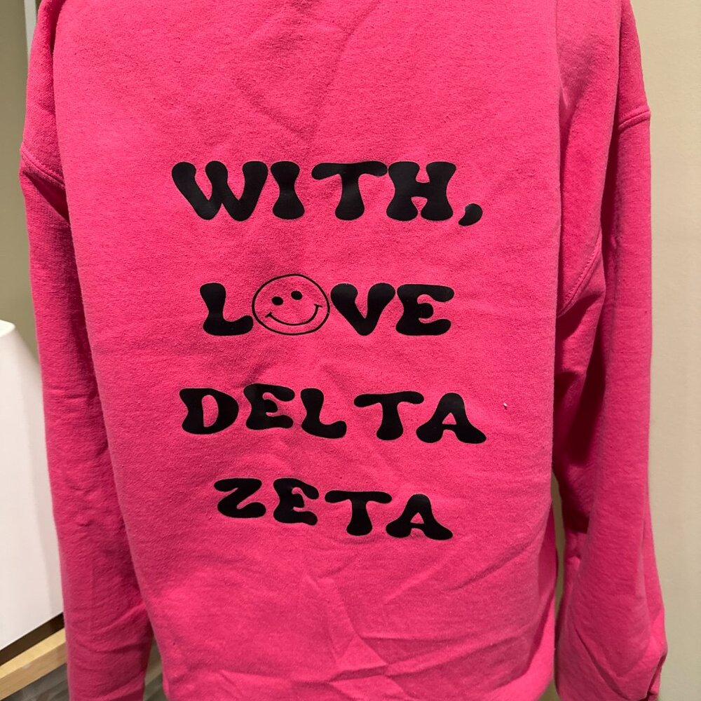 Pink bubblegum crewneck Delta Zeta sweatshirt adult medium